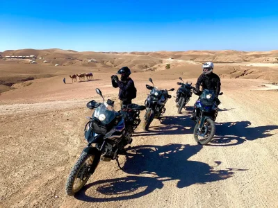 circuit dans le sesert d'agafay au moto